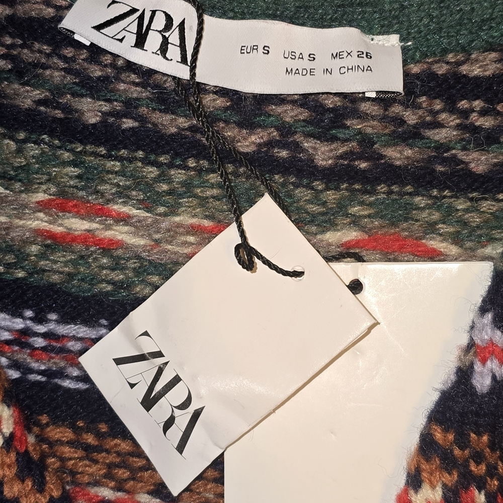 Colorful Knit Vest with Geometric Patterns - Picture 2 of 5